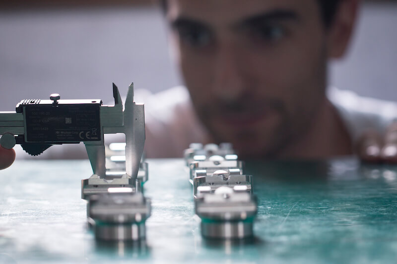 Dave measuring hinge parts