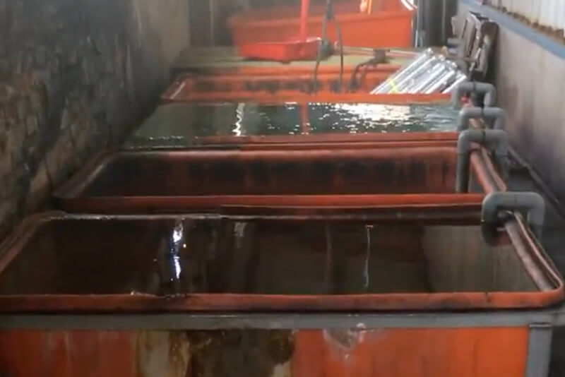 Flit16 manufacture - cleaning parts of the rear swing arm before welding